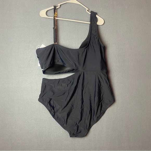 NEW without tags LYSA Sexy PLUS Size 2X Black Cutout Swimsuit with Chain Accent - Picture 6 of 9